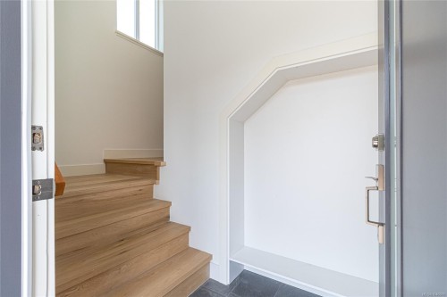 #1-1559 Ash Rd, Saanich, BC 