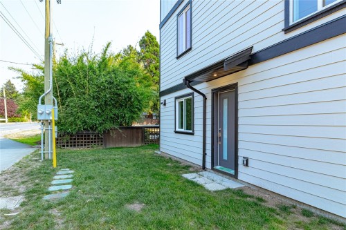 #1-1559 Ash Rd, Saanich, BC 