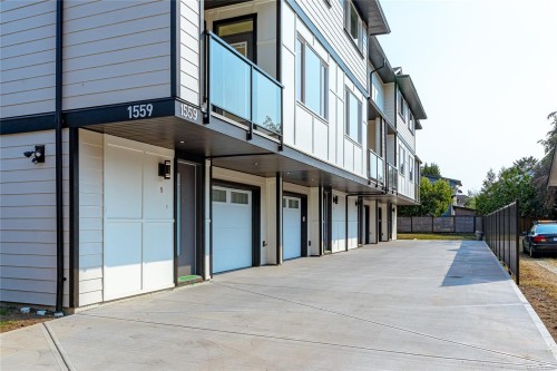 #1-1559 Ash Rd, Saanich, BC 