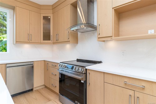 #1-1559 Ash Rd, Saanich, BC 