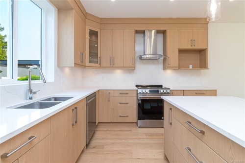 #1-1559 Ash Rd, Saanich, BC 