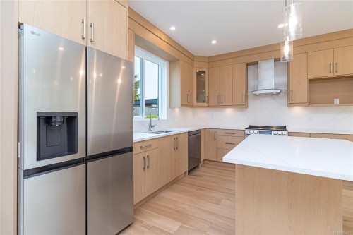 #1-1559 Ash Rd, Saanich, BC 