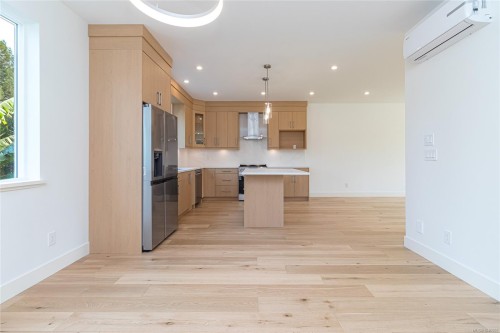 #1-1559 Ash Rd, Saanich, BC 