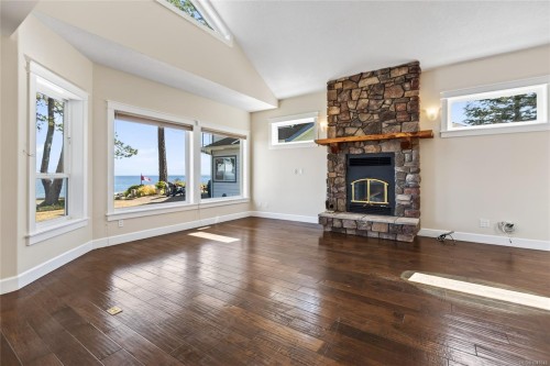 1776 Astra Rd, Comox, BC 