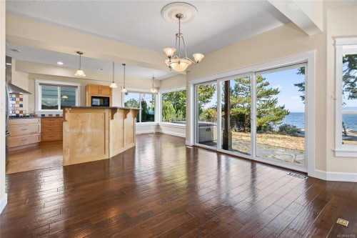 1776 Astra Rd, Comox, BC 