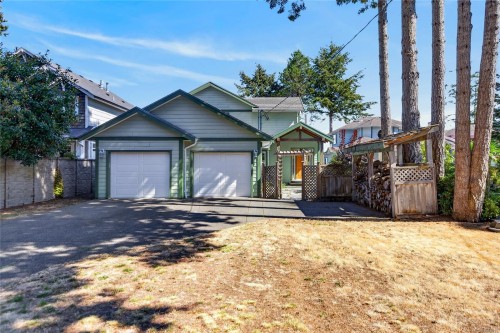 1776 Astra Rd, Comox, BC 