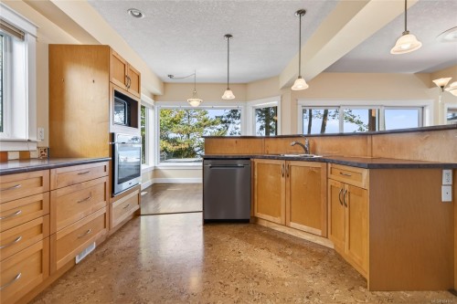 1776 Astra Rd, Comox, BC 