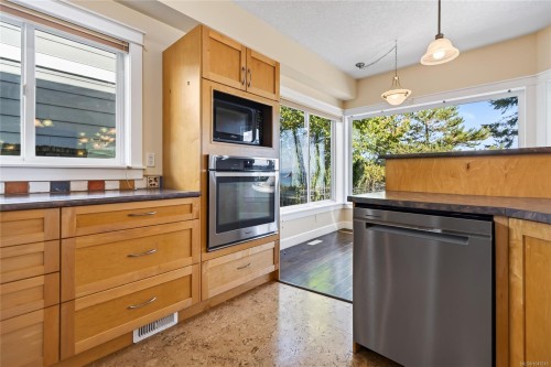 1776 Astra Rd, Comox, BC 