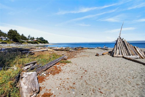 1776 Astra Rd, Comox, BC 
