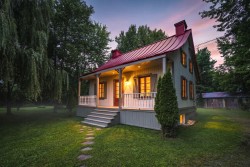 681 Grande Allée  Mont-Saint-Hilaire, QC J3H 0N2