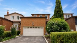 77 Brimstone Crescent Toronto, ON M1V 3C8