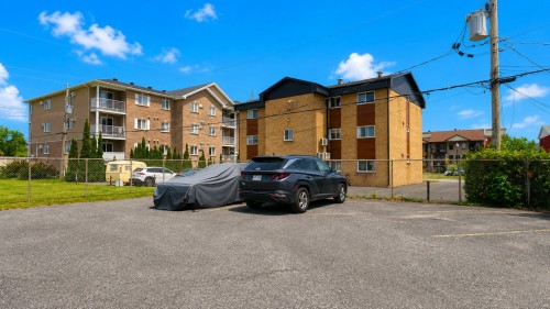 Parking - 110-5 Crois. De L'Oranger, Saint-Constant, QC - Outdoor