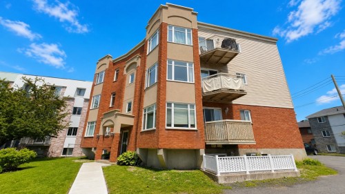 Front of Structure - 110-5 Crois. De L'Oranger, Saint-Constant, QC - Outdoor With Facade