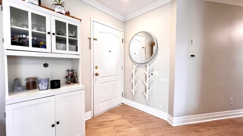 Mud Room - 110-5 Crois. De L'Oranger, Saint-Constant, QC - Indoor Photo Showing Other Room