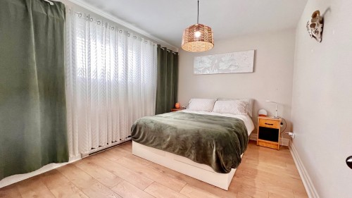 Master Bedroom - 110-5 Crois. De L'Oranger, Saint-Constant, QC - Indoor Photo Showing Bedroom