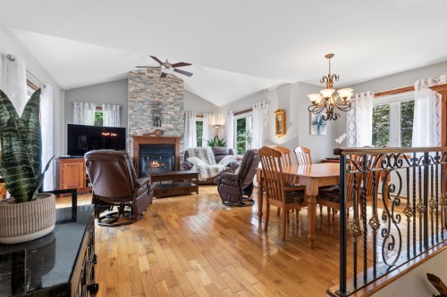 Salon - 60 Ch. De St-Moritz, Saint-Sauveur, QC - Indoor Photo Showing Dining Room With Fireplace