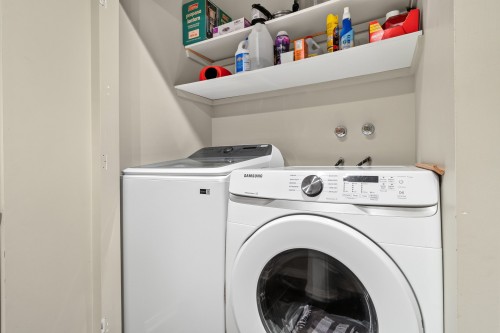 Salle de lavage - 60 Ch. De St-Moritz, Saint-Sauveur, QC - Indoor Photo Showing Laundry Room