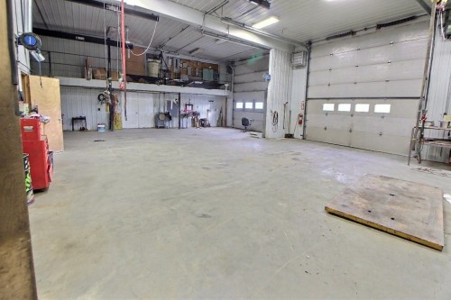Workshop - 552 Rue Principale S., Amos, QC - Indoor Photo Showing Garage