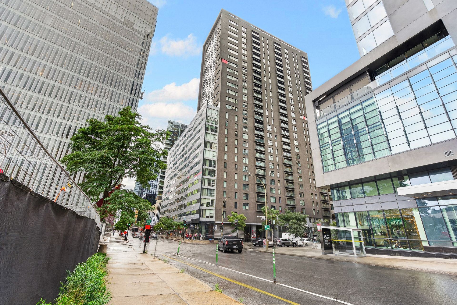 402 350 Boul De Maisonneuve O — photo 1