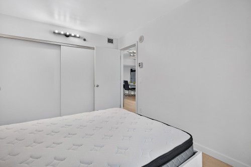 Chambre à coucher - 402-350 Boul. De Maisonneuve O., Montréal (Ville-Marie), QC - Indoor Photo Showing Bedroom
