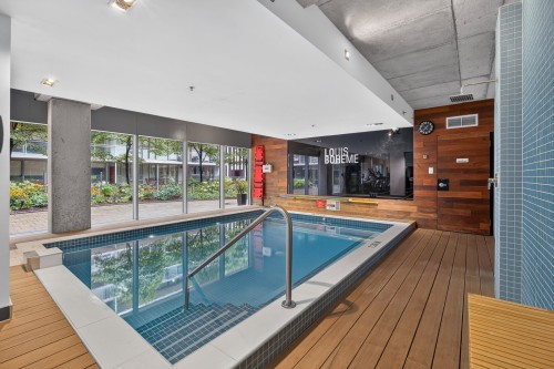 Piscine - 402-350 Boul. De Maisonneuve O., Montréal (Ville-Marie), QC - Indoor Photo Showing Other Room With In Ground Pool