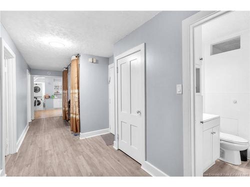241 Saunders St, Fredericton, NB - Indoor
