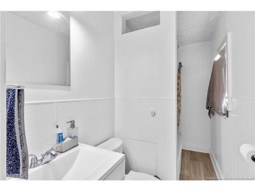241 Saunders St, Fredericton, NB - Indoor Photo Showing Bathroom