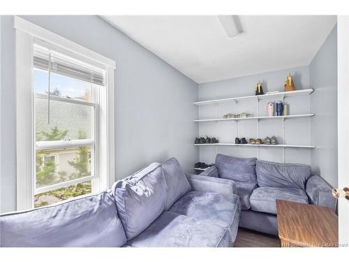 241 Saunders St, Fredericton, NB - Indoor