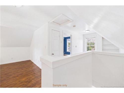 A & B-127 Cornhill St, Moncton, NB - Indoor Photo Showing Other Room