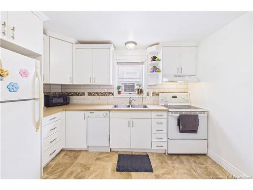 A & B-127 Cornhill St, Moncton, NB - Indoor Photo Showing Kitchen With Double Sink