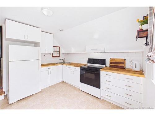 A & B-127 Cornhill St, Moncton, NB - Indoor Photo Showing Kitchen