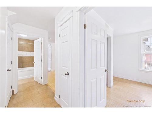 A & B-127 Cornhill St, Moncton, NB - Indoor Photo Showing Other Room