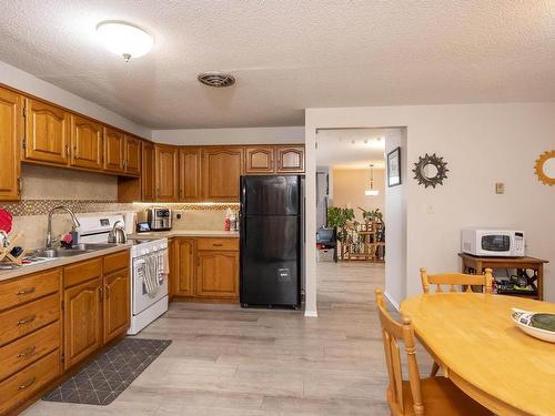 80 Peter Street, Thunder Bay, ON - Indoor Photo Showing Kitchen With Double Sink