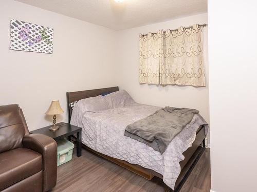 80 Peter Street, Thunder Bay, ON - Indoor Photo Showing Bedroom