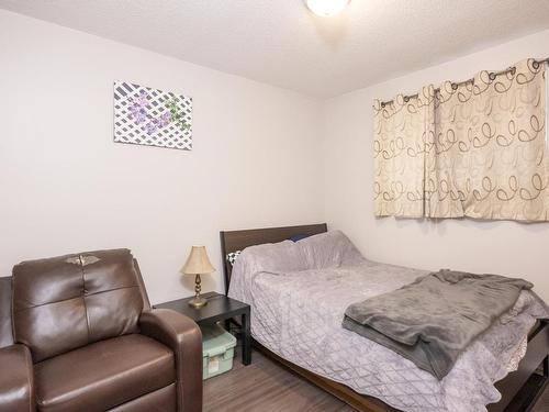 80 Peter Street, Thunder Bay, ON - Indoor Photo Showing Bedroom