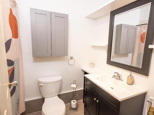 80 Peter Street, Thunder Bay, ON - Indoor Photo Showing Bathroom