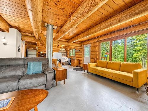 194 Old Silver Mountain Road, Thunder Bay, ON - Indoor Photo Showing Living Room