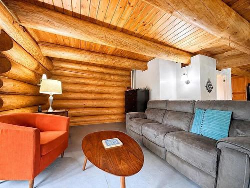 194 Old Silver Mountain Road, Thunder Bay, ON - Indoor Photo Showing Living Room