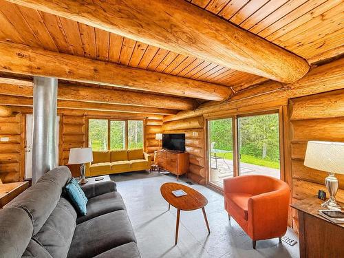194 Old Silver Mountain Road, Thunder Bay, ON - Indoor Photo Showing Living Room