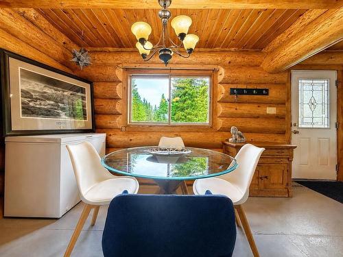 194 Old Silver Mountain Road, Thunder Bay, ON - Indoor Photo Showing Dining Room