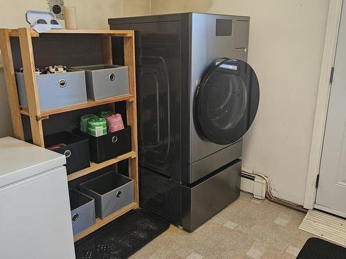606 Kingsway, Thunder Bay, ON - Indoor Photo Showing Laundry Room
