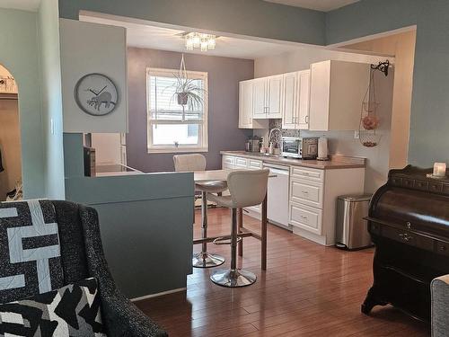 606 Kingsway, Thunder Bay, ON - Indoor Photo Showing Kitchen