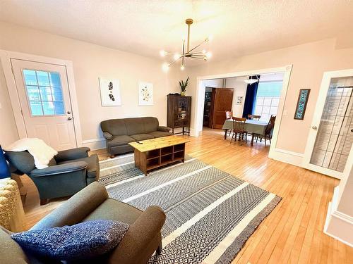 324 Third St S, Kenora, ON 