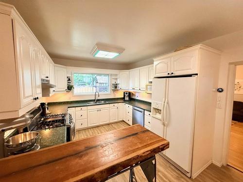 324 Third St S, Kenora, ON 