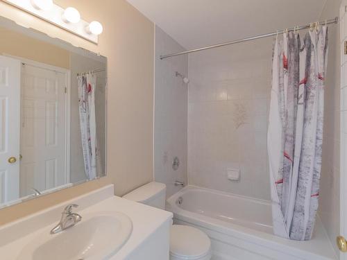27 Willowbend Court, Bridgewater, NS - Indoor Photo Showing Bathroom