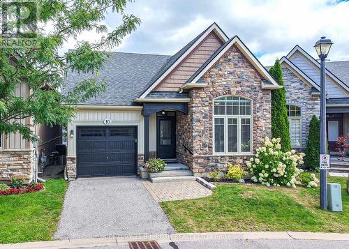 10 CANTERBURY CIRCLE  Orillia, ON L3V 0C9