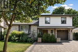 26 CROSSBURN DRIVE Toronto, ON M3B 2Z2