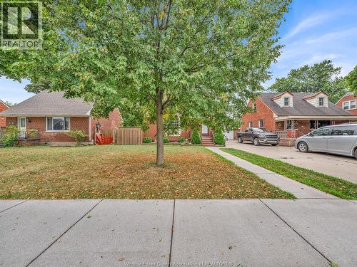 2187 Girardot, Windsor, ON 