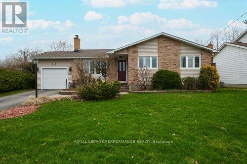 401 Phoenix Crescent, Ottawa, ON 