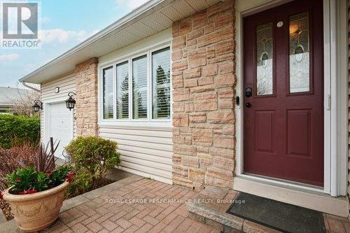 401 Phoenix Crescent, Ottawa, ON 